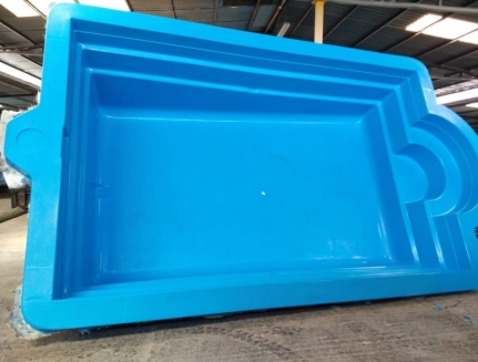 PISCINA TIPO ROMANA DE 5 X2.90 X 1 A 1.40 MTS.