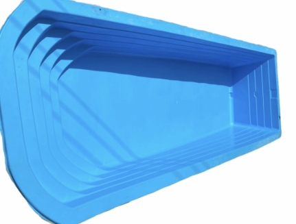 PISCINA SEMI-RECTANGULAR DE 10X3.5X1.8