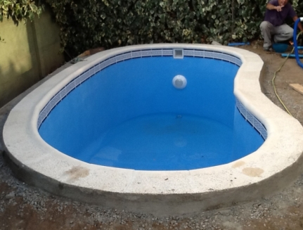 PISCINA TIPO RINON 5.5 x 2.8 x 1.5